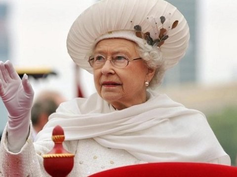 93 yaşlı kraliça taxt-tacı oğluna təslim edəcək