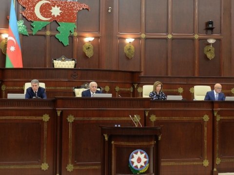 Parlamentin buraxılması məsələsinə bu tarixdə BAXILACAQ 