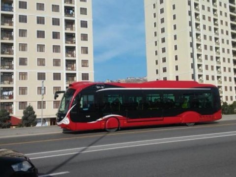 “Jurnalist binaları”nın sakinləri marşrutsuz qalıb - BNA isə “səbrli olsunlar” deyir