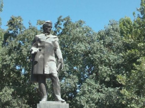 Yerevanda Qriboyedovun heykəlini təhqir edən şəxs saxlanıldı