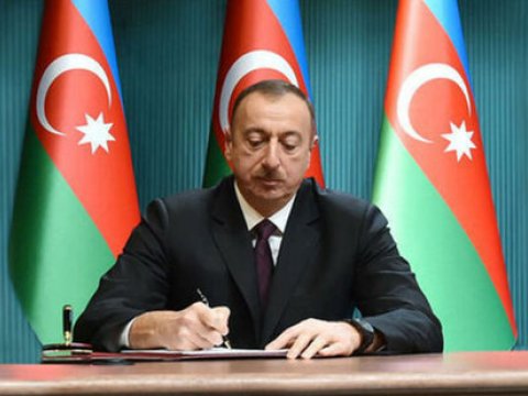 İlham Əliyev rektoru vəzifəsindən azad etdi - Yenisini təyin etdi