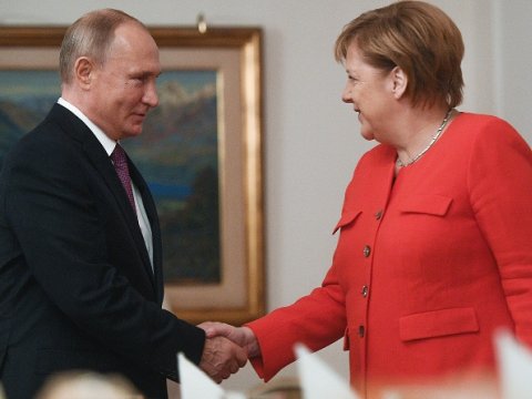Merkel Putin və Zelenski ilə görüşəcək