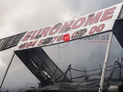 “EuroHome” yanarkən oğrular iş başında yaxalandılar - FOTOLAR