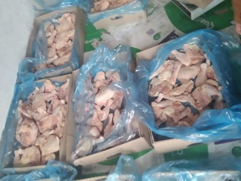 Dönərxanalara yararsız toyuq əti paylayan müəssisənin fəaliyyəti DAYANDIRILDI