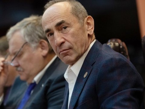 Koçaryan xərçəng xəstəliyindən müalicə alır