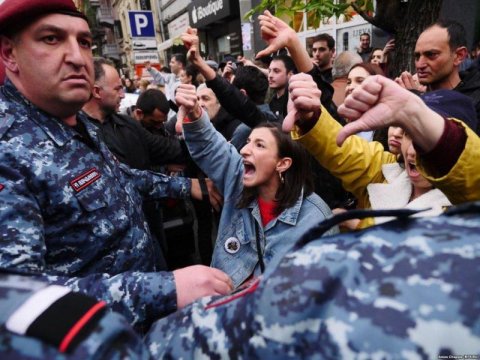 Ermənilər kilsəyə, məhkəməyə və siyasi partiyalara inamı itirib - SORĞU