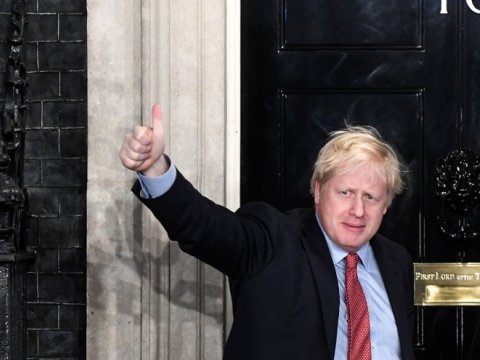 Böyük Britaniyada iqtidar müxalifəti DARMADAĞIN ETDİ 