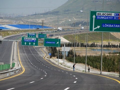 Paytaxtın girişində “Bakı” yazılan stela niyə yoxdur?