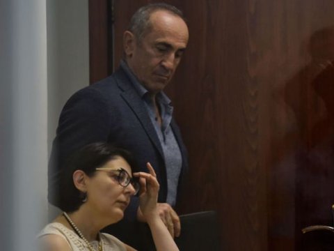 Məhkəmə Koçaryanı həbsdə saxladı