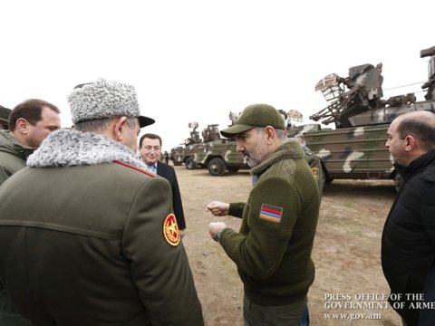 Paşinyana Azərbaycana qarşı istifadə olunacaq yeni silahlar nümayiş etdirildi – FOTOLAR