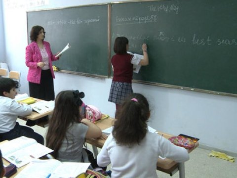 Bakıda müəllimlər 682 manat maaş alır
