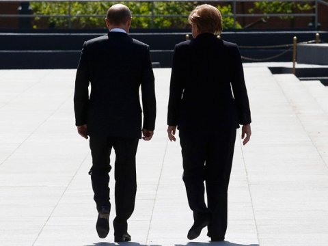 Merkel Putinin dəvəti ilə Rusiyaya gəlir