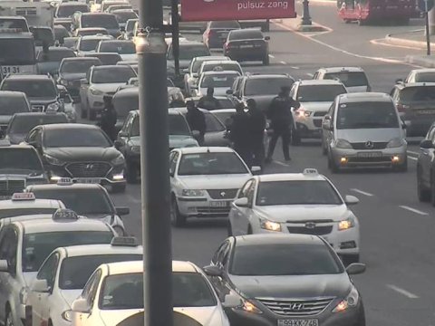 Bakıda qəza tıxaca səbəb oldu