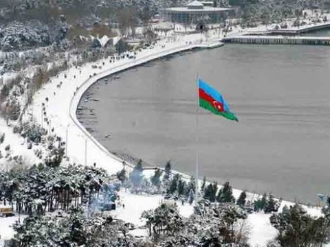 Qara həsrət Bakı: Ən böyük problemi keyfiyyətsiz qida və tənbəllik olan şəhər...