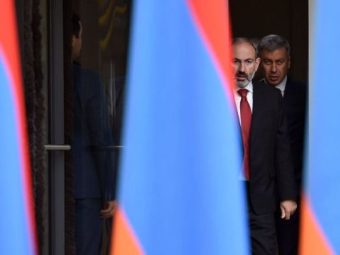 Paşinyan mətbuat katibini işdən qovdu