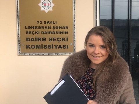 Yelena Sidorenko imzalarını DSK-ya təqdim etdi