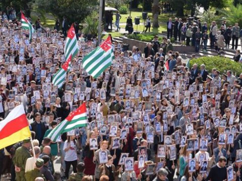 Separatçı qurumda ara qarışdı: “prezident” binasına hücum oldu