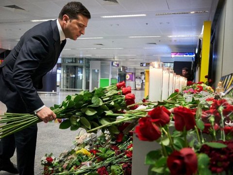 Zelenskidən Ukrayna təyyarəsinin raketlə vurulması iddiasına MÜNASİBƏT