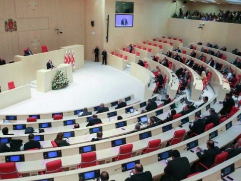 Gürcüstan parlamentinin erməni deputatları cərimələndi