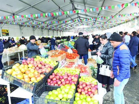 Ucuzlaşan məhsullar, bahalaşan xidmətlər - Rəsmi açıqlama