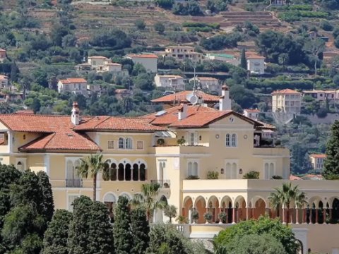 Əhmədov Fransada 200 milyona villa aldı