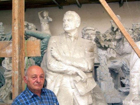 Rəsulzadənin heykəli niyə qoyulmur? – “Ona olan borcumuzun bir qismini qaytaraq”