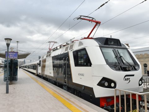 Bakı-Tbilisi-Qars sərnişin qatarı işə düşəcək - İsveçrədən 10 vaqon gətirildi