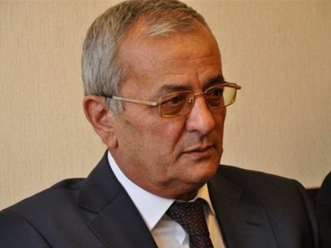 Maddi çətinliyə görə İsgəndər Həmidovu Mərkəzi Klinikadan çıxarıblar 