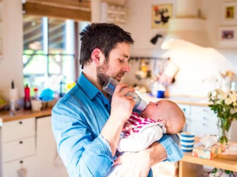 Bu ölkədə atalara da analarla bərabər məzuniyyət veriləcək