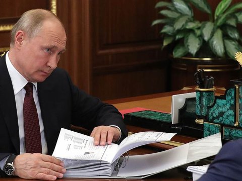 Lukaşenko Putinlə görüşü barədə jurnalistlərə məlumat verdi