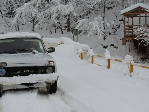 Temperatur 18 dərəcə aşağı düşdü - Bölgələrə qar yağdı