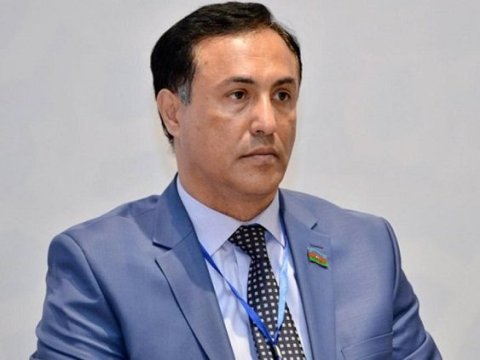 Elman Nəsirov: “Seçkidə kişilər növbələrini qadınlara verirdi ki, hava soyuqdur”