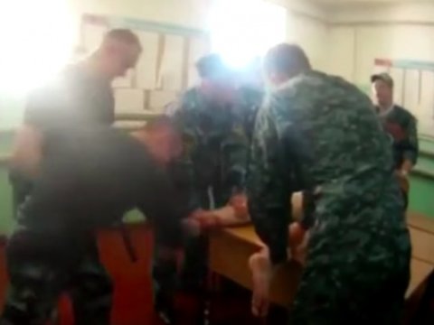 Azərbaycan vətəndaşına Rusiya həbsxanasında dəhşətli İŞGƏNCƏLƏR VERİLİR: 3 ildir hamama buraxılmır, yeməyi yerə atılır