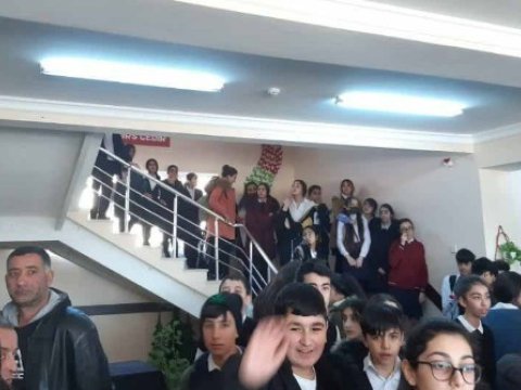 Valideynlər məktəb direktorunu qovdu - İşə nazirlik qarışdı