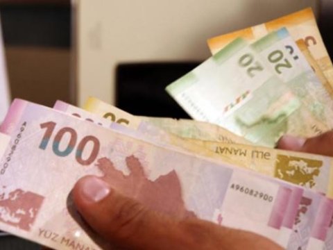 Yanvarda 1 azərbaycanlı 300 manat xərcləyib - RƏSMİ
