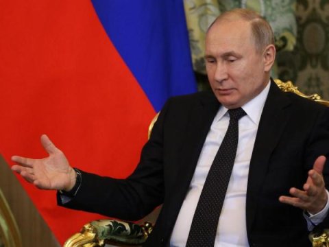 Putin maaşının azlığından şikayətləndi