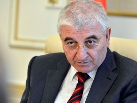 Məzahir Pənahovla deputatlığa namizəd arasında MÜBAHİSƏ