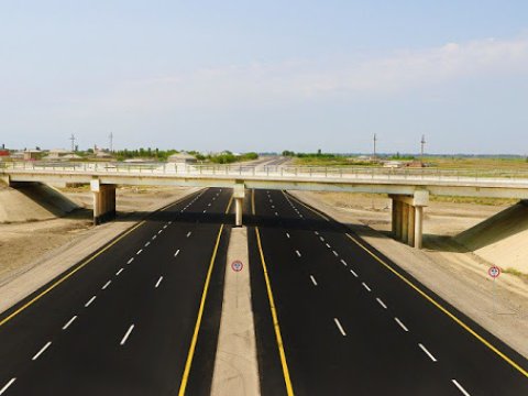 22 fevral - Avtomobil yolları işçilərinin peşə bayramı günüdür