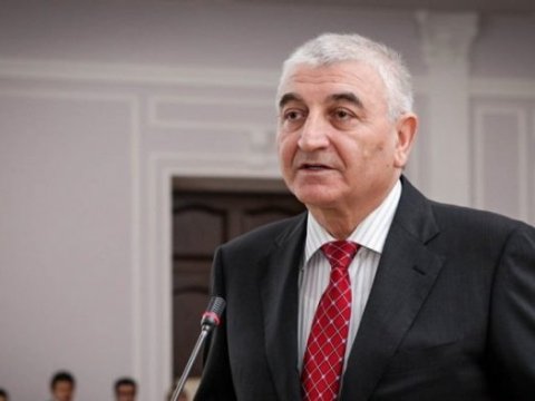 Məzahir Pənahov: “Əsgərlərin hamısının eyni namizədə səs verməsinin səbəbini deyə bilmərik”
