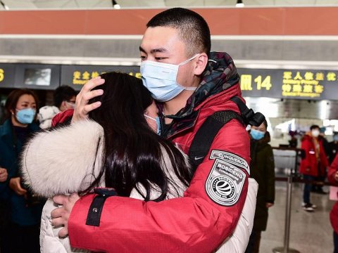 Dünyanın koronavirus bəlası FOTOLARDA