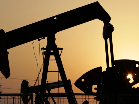 Neft 1 gecədə 14 dollar ucuzlaşıb – 30 ilin ANTİREKORDU