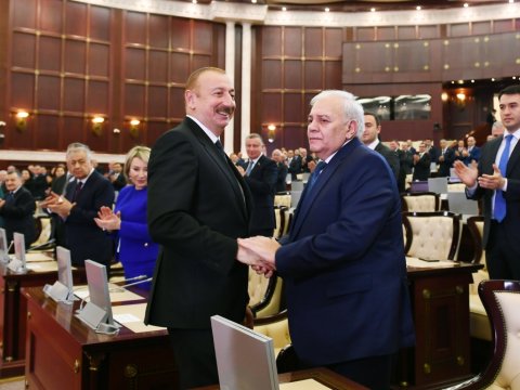 Prezident yeni deputatlarla bir arada - FOTOLAR