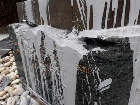 Belçikada Natəvanın heykəlinə qarşı vandalizm - FOTO