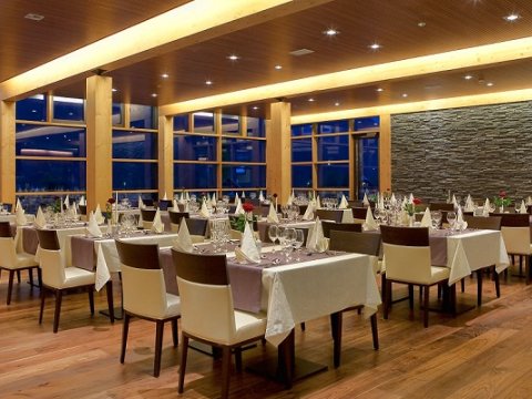 Azərbaycanda əyləncə mərkəzləri, kafe və restoranlara getməmək tövsiyə olundu – OPERATİV QƏRƏRGAH