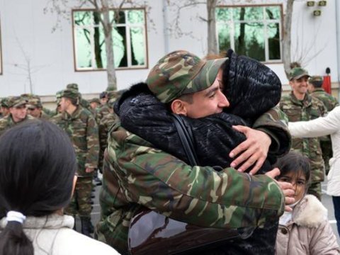 Əsgərlərin valideynləri ilə görüşü qadağan edildi - RƏSMİ