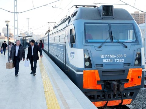 Ölkədaxili qatarların hərəkəti müvəqqəti bərpa olundu