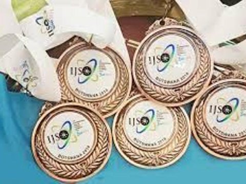Dörd Azərbaycan məktəblisi beynəlxalq olimpiadada medal qazandı - FOTOLAR
