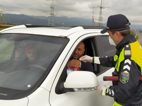 Sürücülərə tibbi maska və spirt paylanır - FOTO