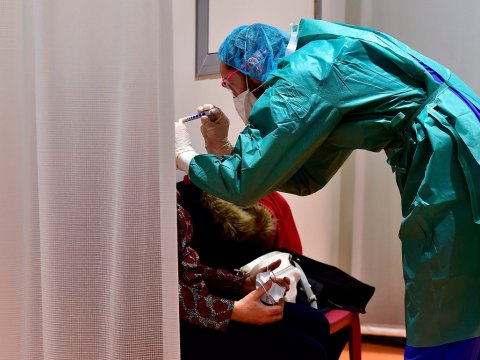 Deputat koronavirusla mübarizədə həyatını itirən həkimlərlə bağlı təklif verdi