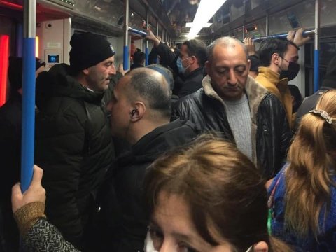 “Biz kimisə metroya buraxmaya bilmərik” – Sıxlığın SƏBƏBİ